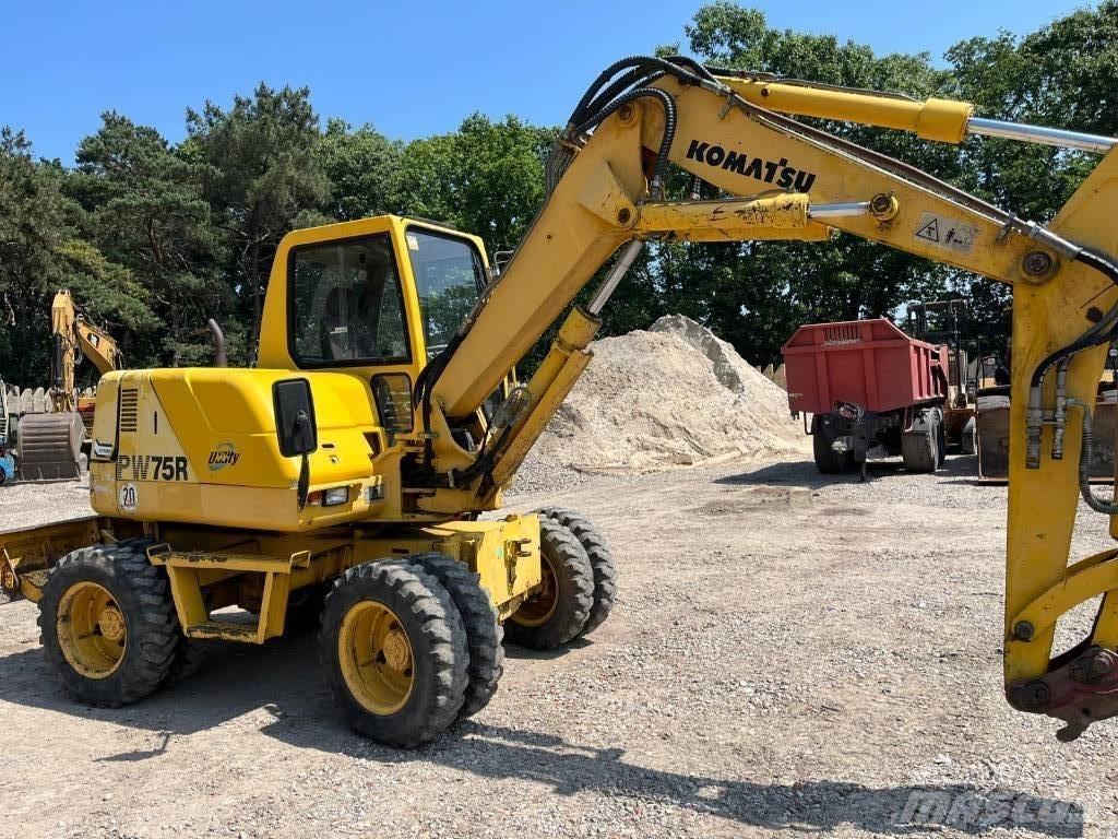 Komatsu PW 75 R  휠 굴삭기