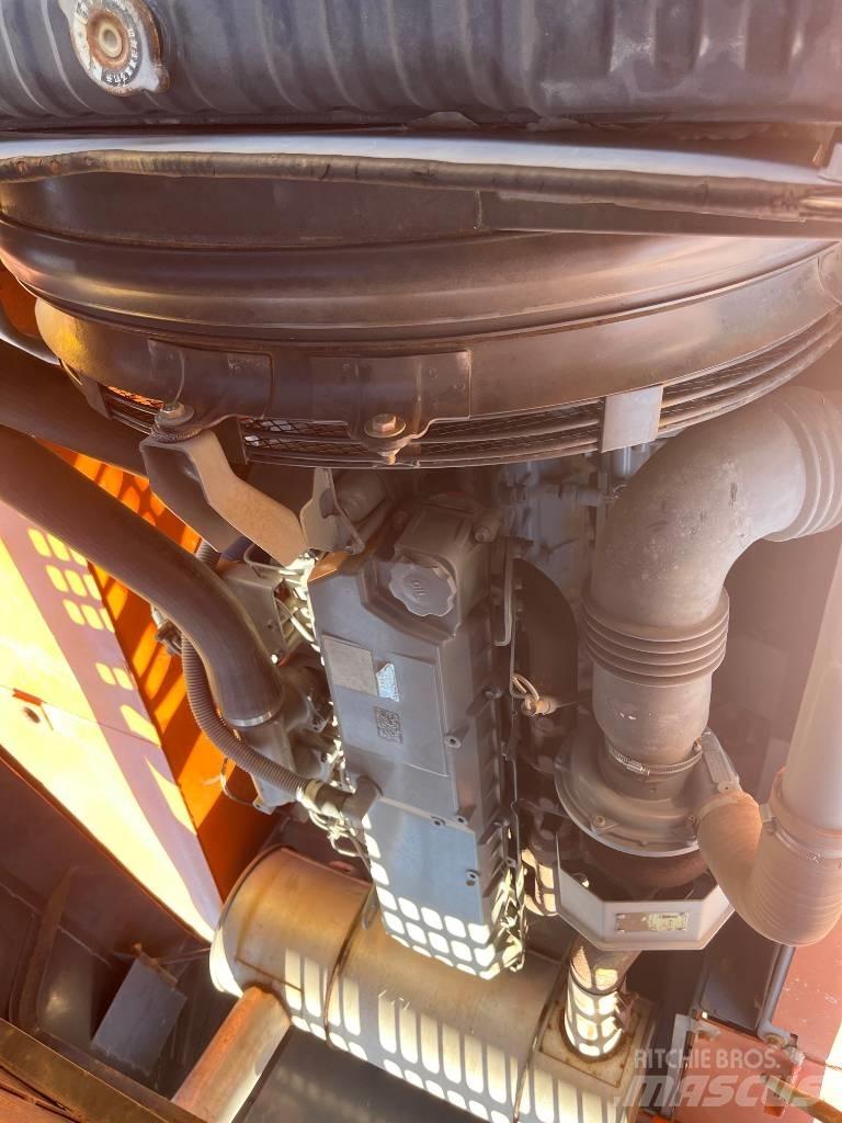 Hitachi ZX 350 대형 굴삭기 29톤 이상