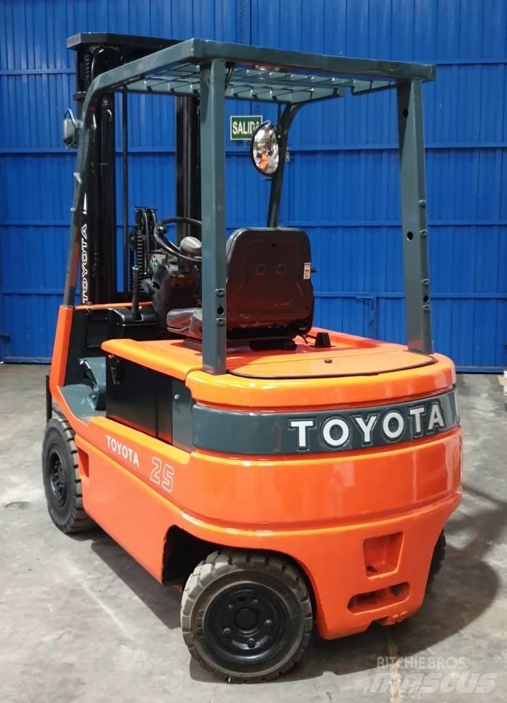 Toyota FBM 25 전동 지게차