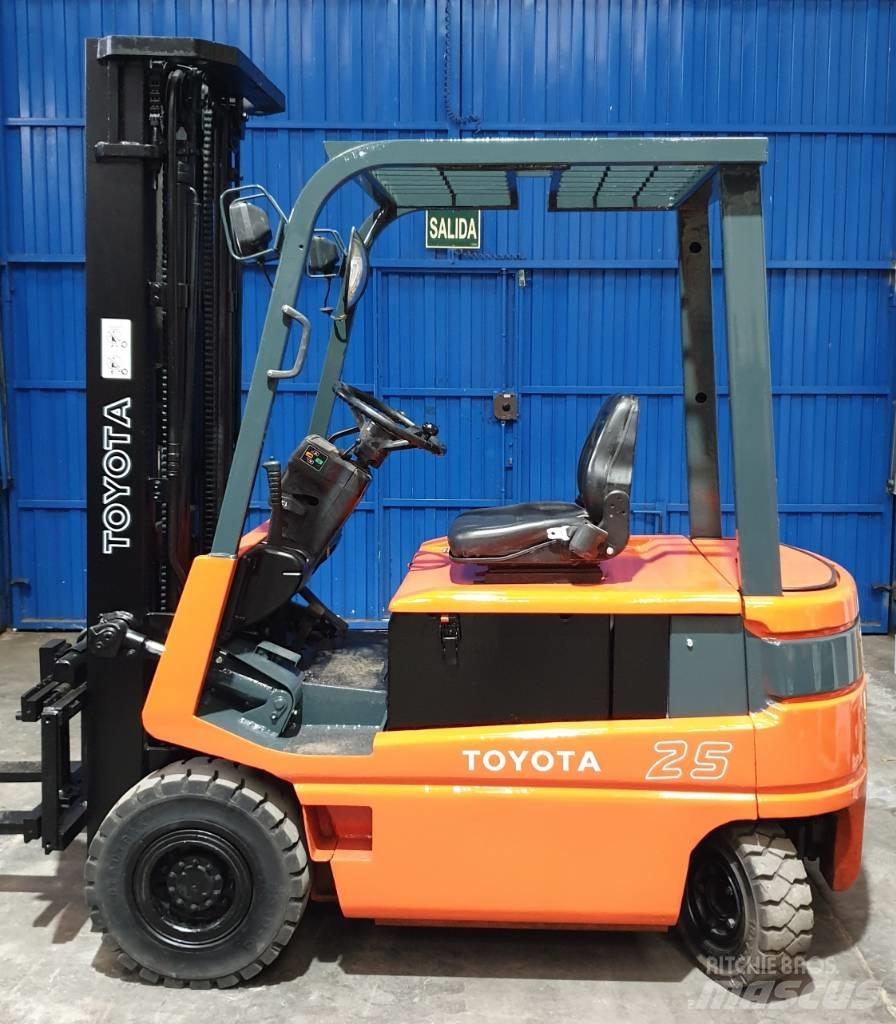 Toyota FBM 25 전동 지게차