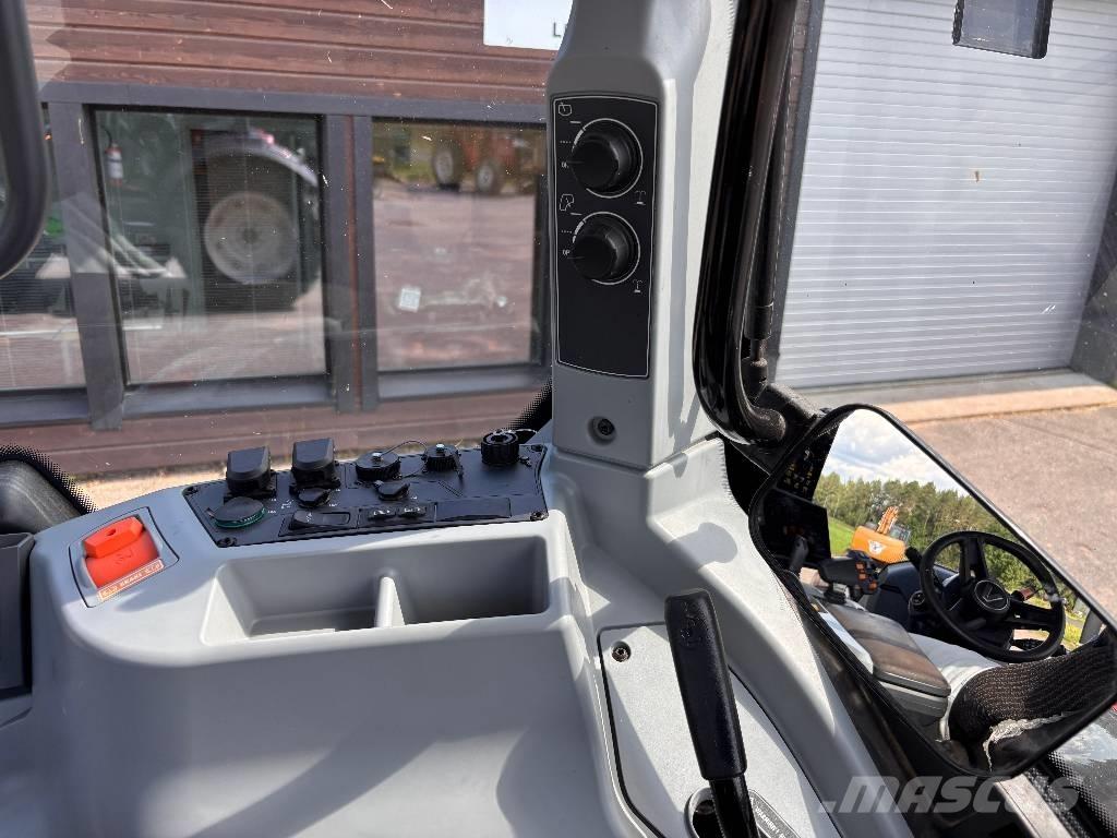 Valtra T 215 Versu 트랙터