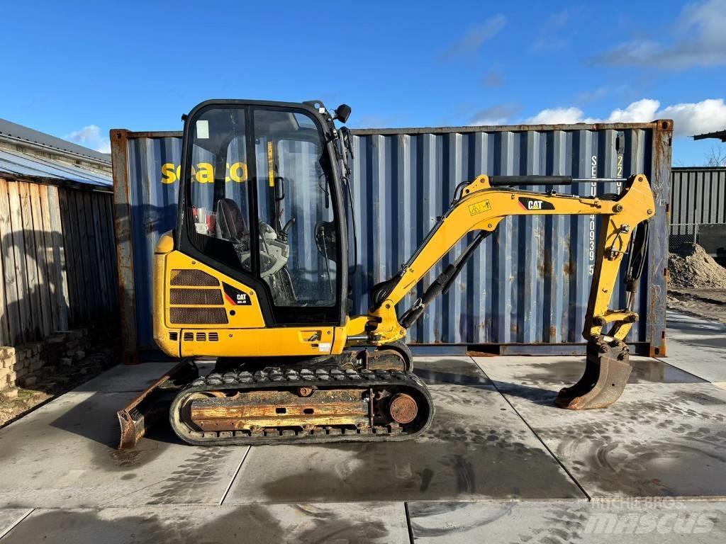 CAT 302.4 D 소형 굴삭기 7톤 미만