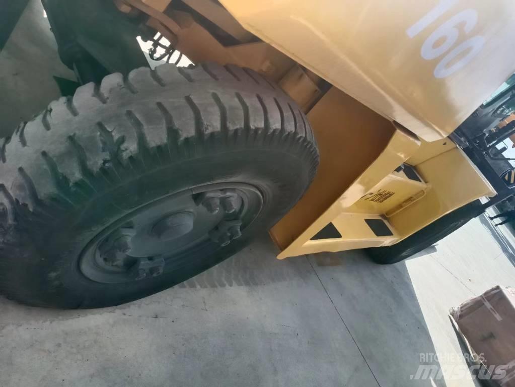 Komatsu FD 160 디젤 지게차