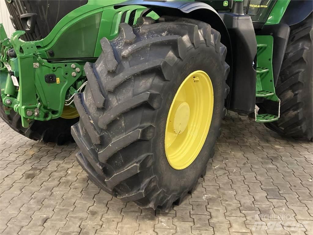 John Deere 6215R 트랙터