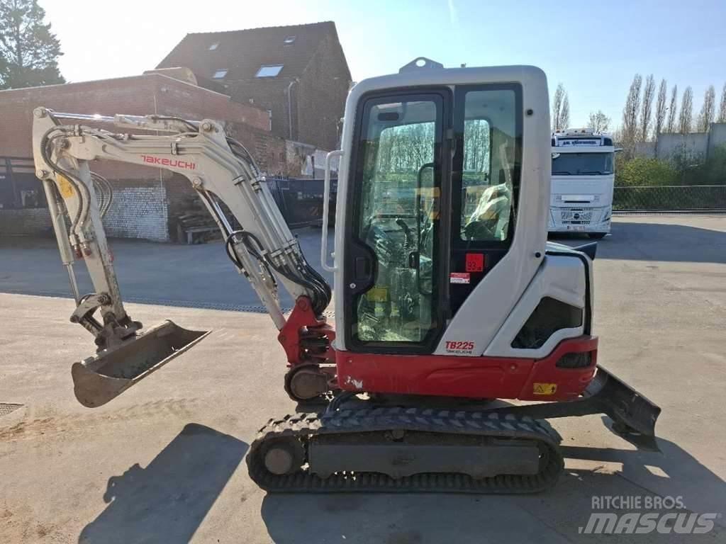 Takeuchi TB225LSA 소형 굴삭기 7톤 미만