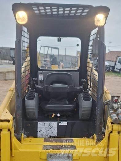 Komatsu SK815 미니 로더