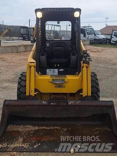 Komatsu SK815 미니 로더