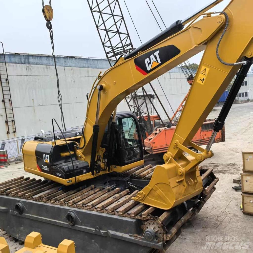 CAT 320 D 수륙양용 굴삭기