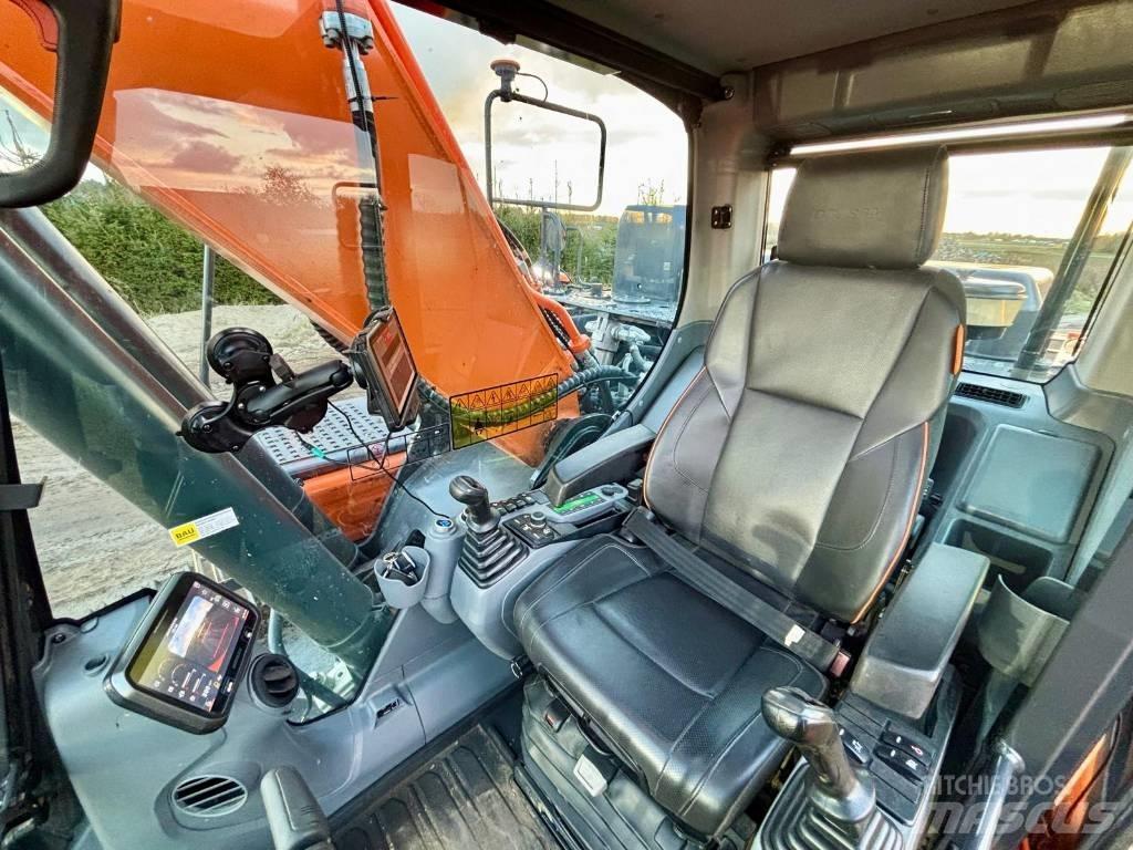 Doosan DX 255 대형 굴삭기 29톤 이상