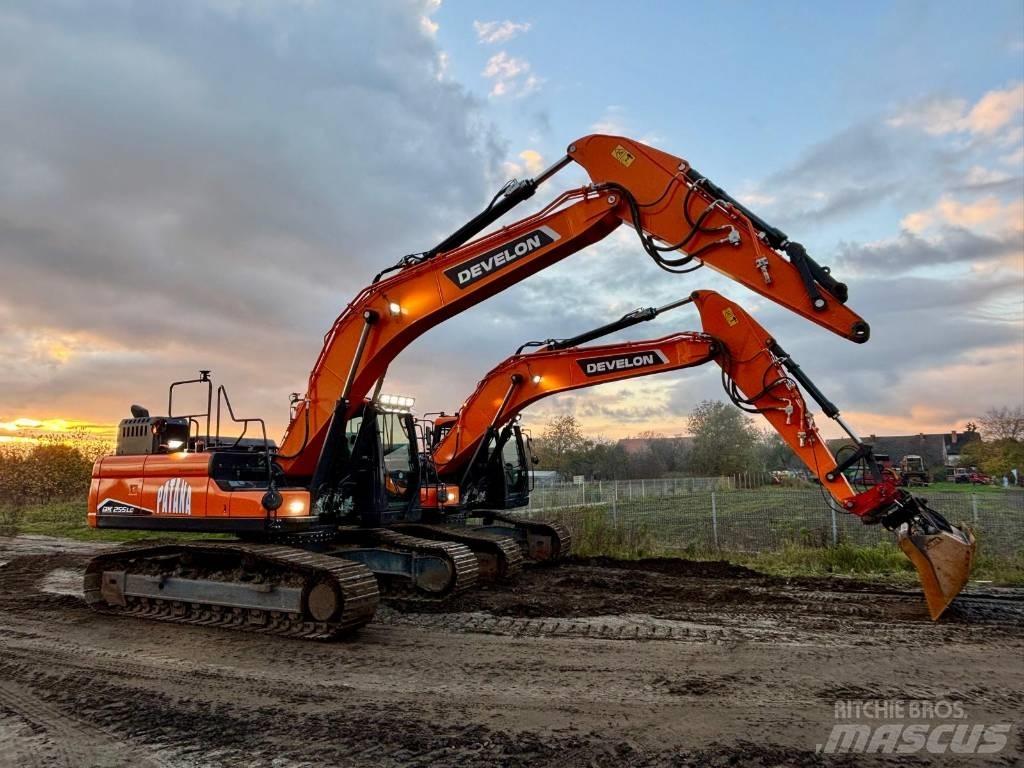 Doosan DX 255 대형 굴삭기 29톤 이상