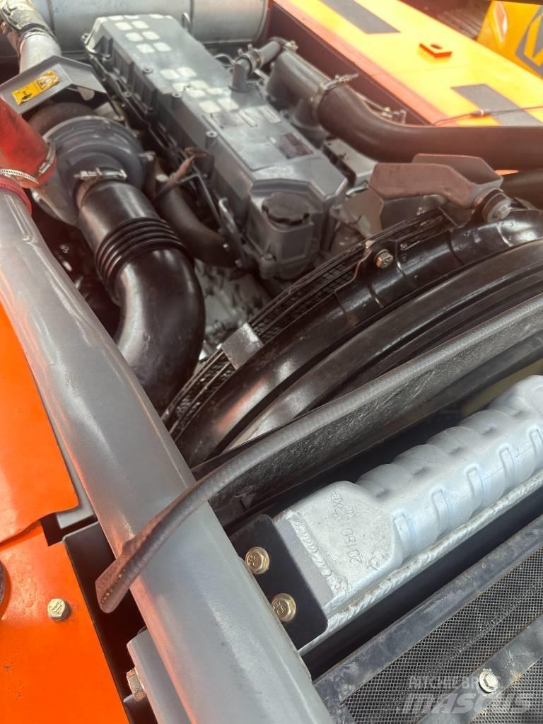 Hitachi ZX 350 대형 굴삭기 29톤 이상