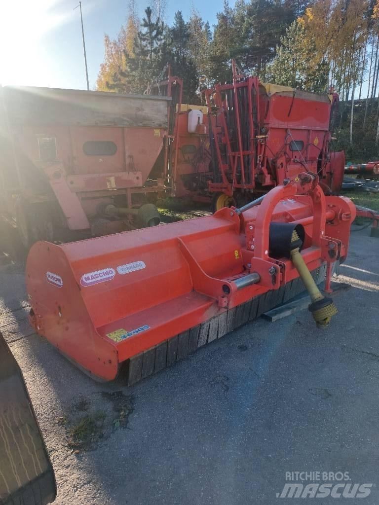 Maschio Tornado 280 목장 제초기 및 토퍼