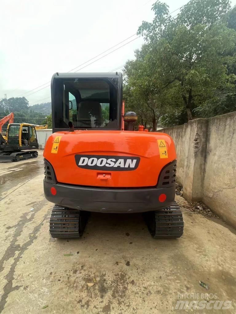 Doosan DH 60-7 소형 굴삭기 7톤 미만