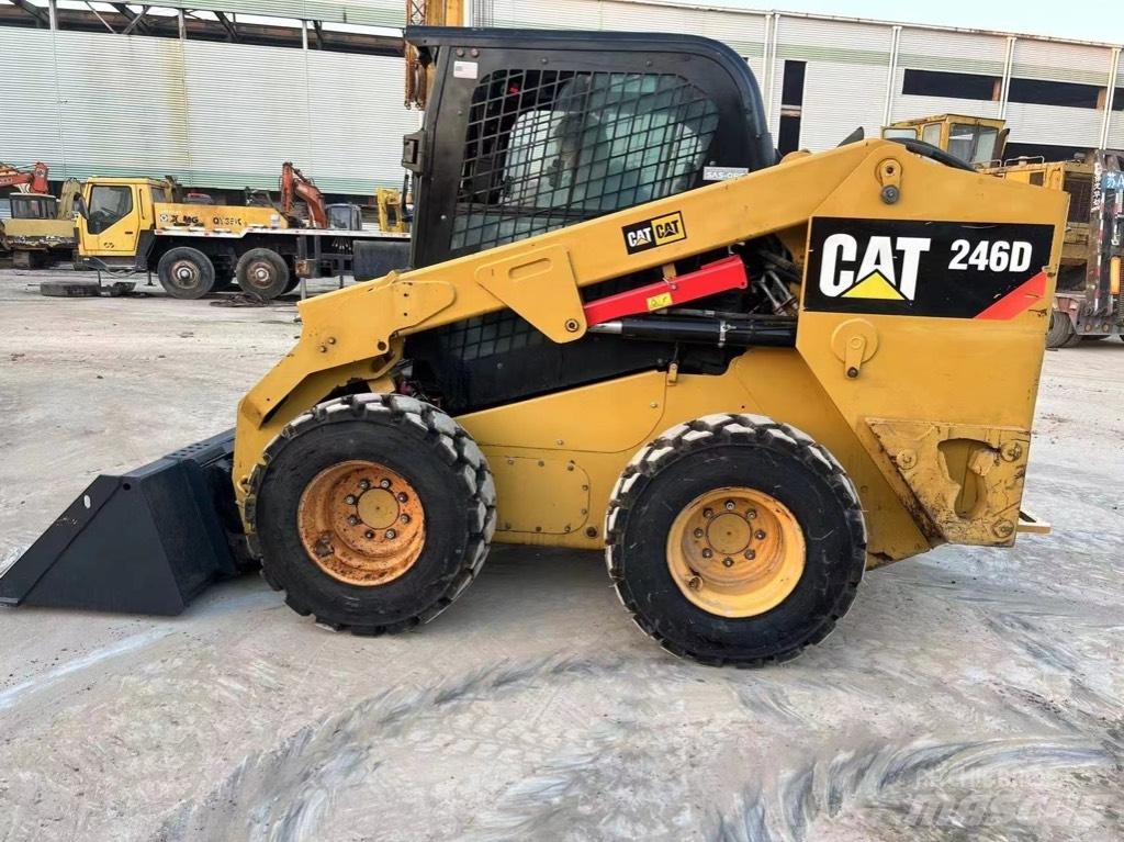 CAT 246 D  스키드로더