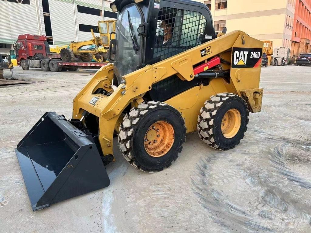 CAT 246 D  스키드로더