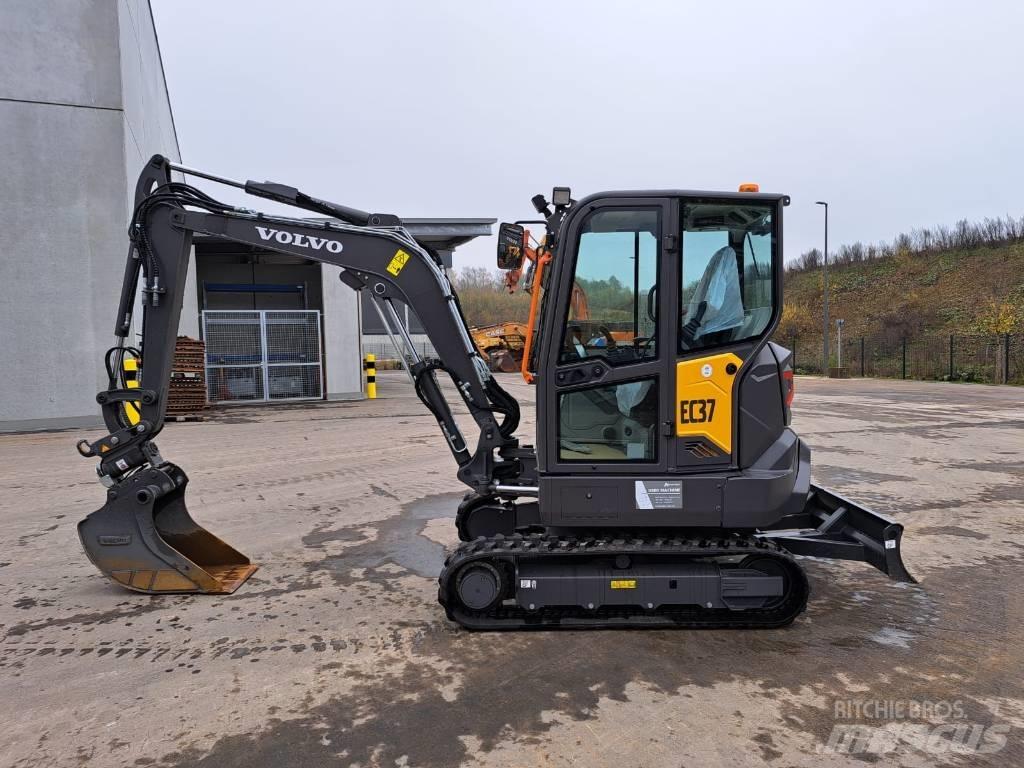 Volvo EC 37 F 소형 굴삭기 7톤 미만