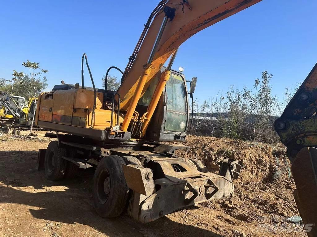 Hyundai R210W-9  휠 굴삭기