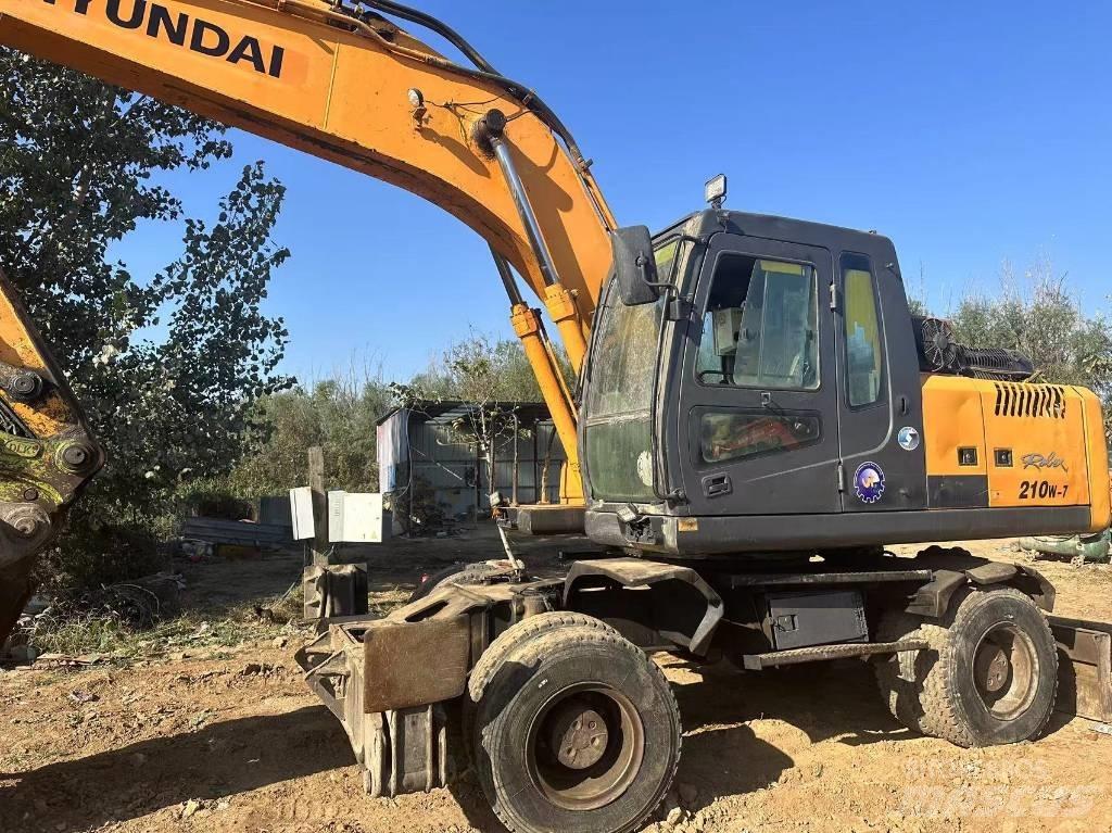 Hyundai R210W-9  휠 굴삭기