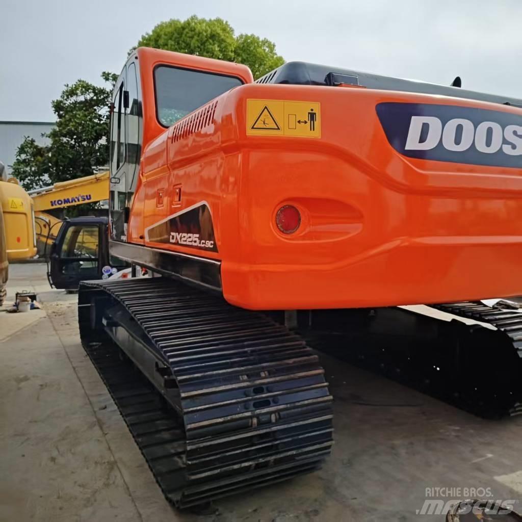 Doosan DX 225 대형 굴삭기 29톤 이상