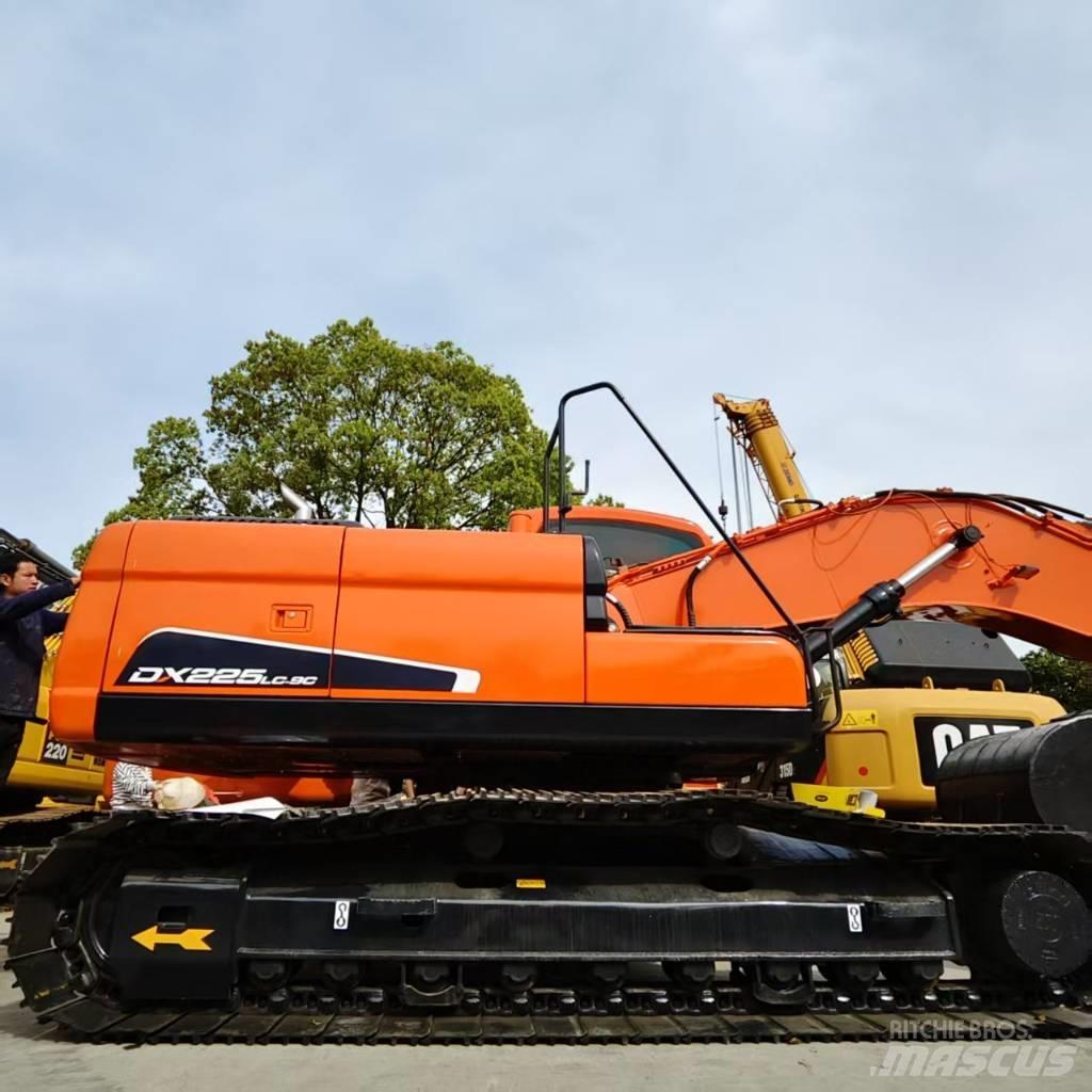 Doosan DX 225 대형 굴삭기 29톤 이상