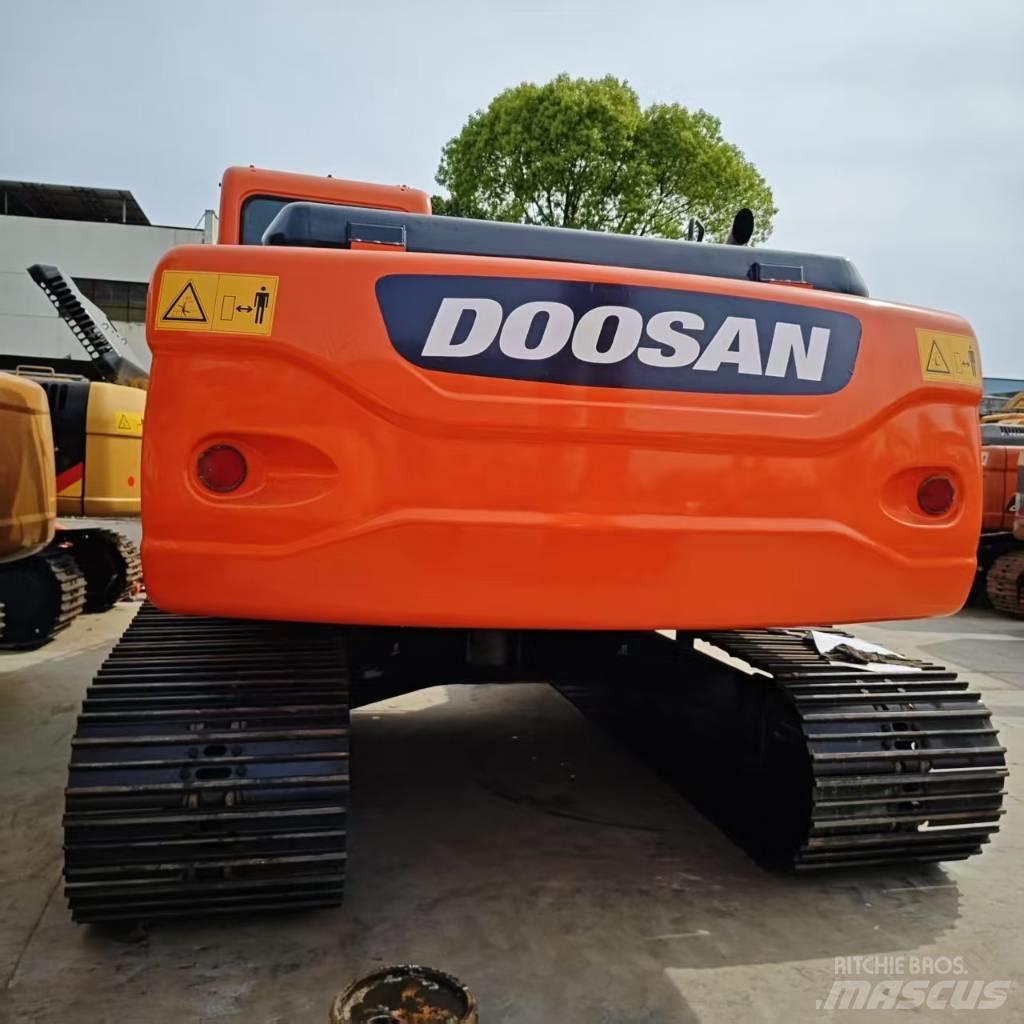 Doosan DX 225 대형 굴삭기 29톤 이상