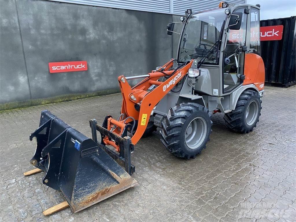 Weycor AR320 Cab 다목적 로더