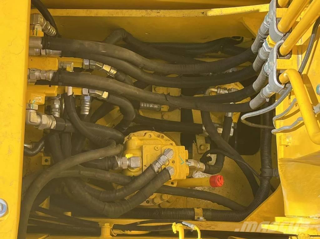 Komatsu PC 130 대형 굴삭기 29톤 이상