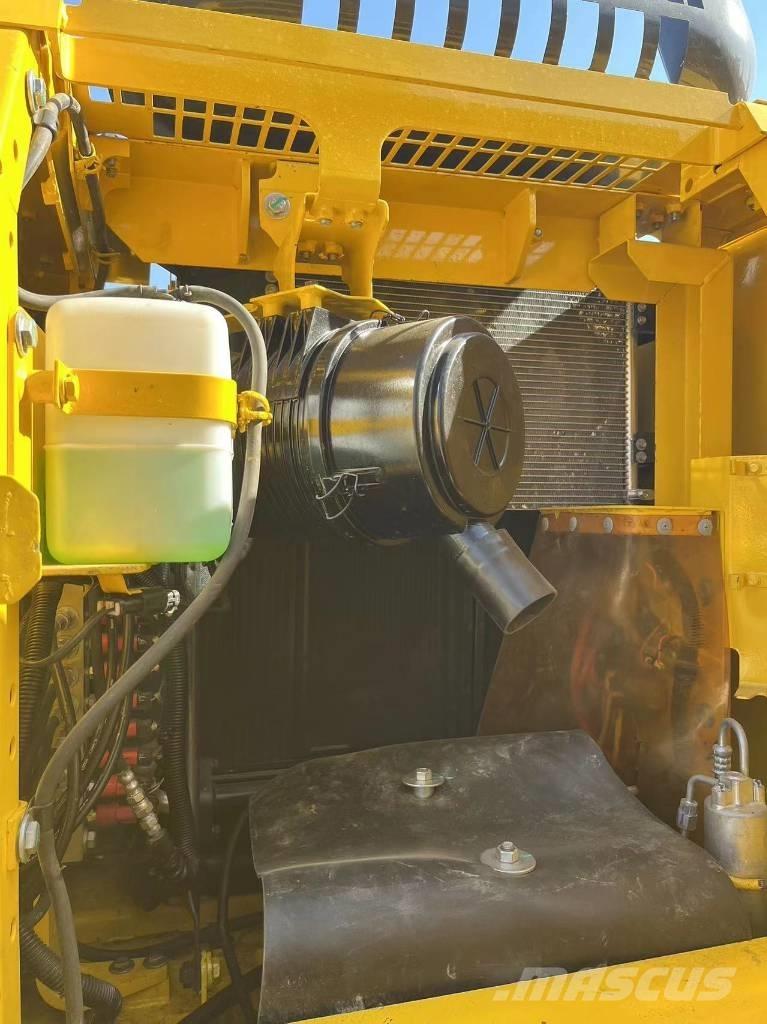 Komatsu PC 130 대형 굴삭기 29톤 이상