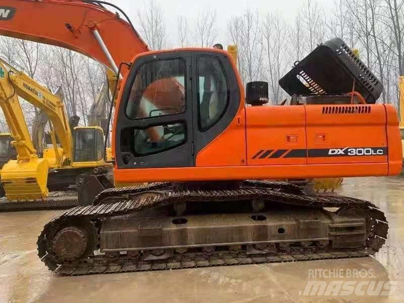 Doosan DX300LC 대형 굴삭기 29톤 이상