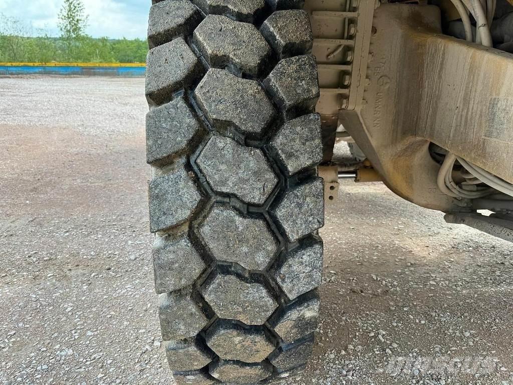 CAT 771D 건설현장 덤프트럭