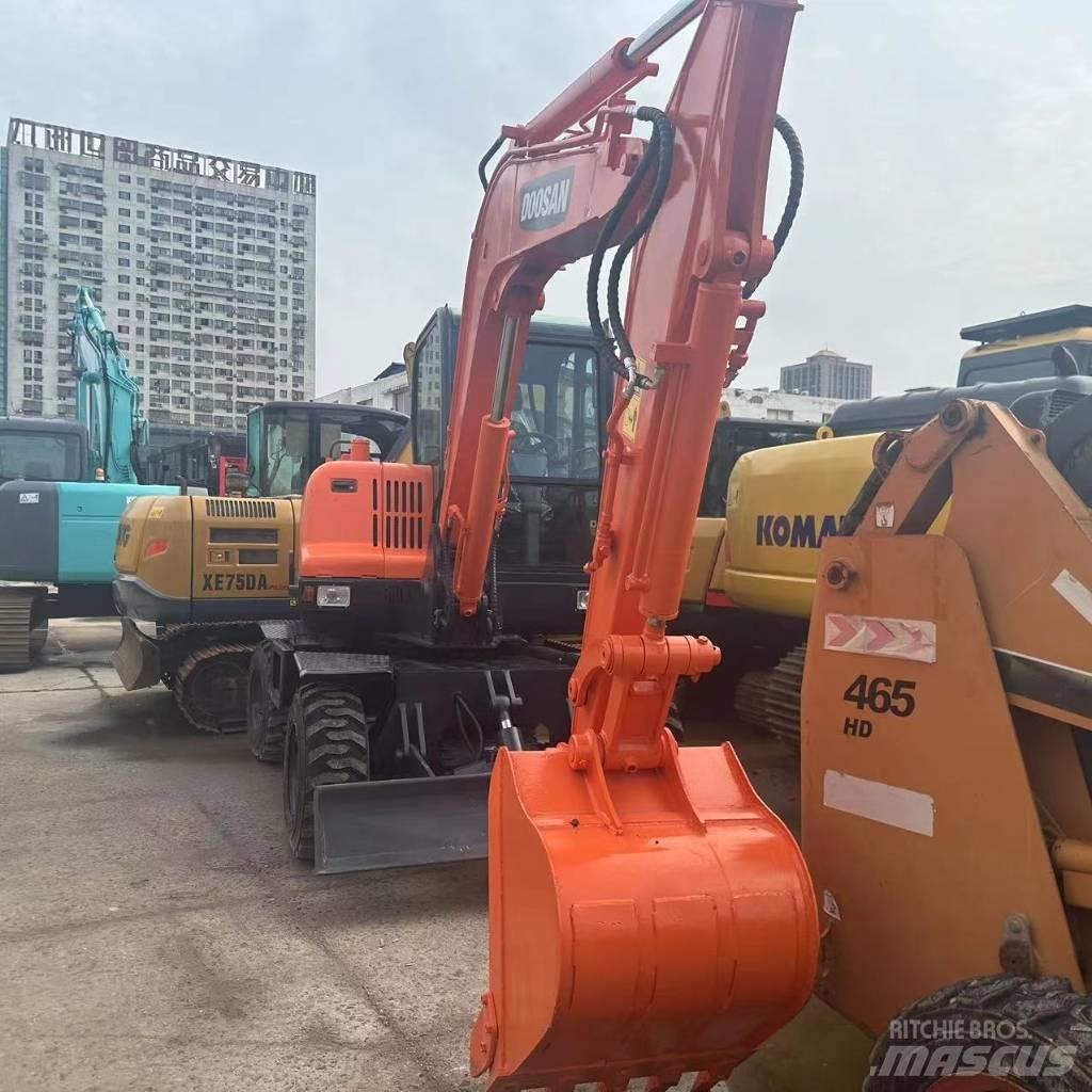 Doosan DX60W  휠 굴삭기
