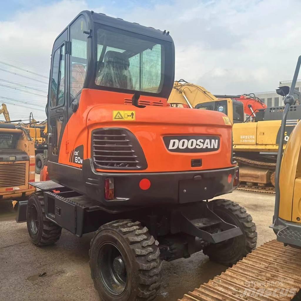 Doosan DX60W  휠 굴삭기