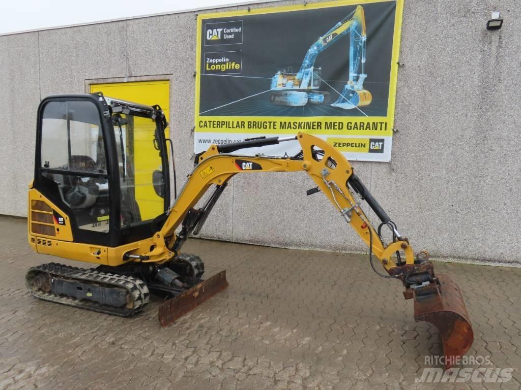 CAT 301.7 D 소형 굴삭기 7톤 미만