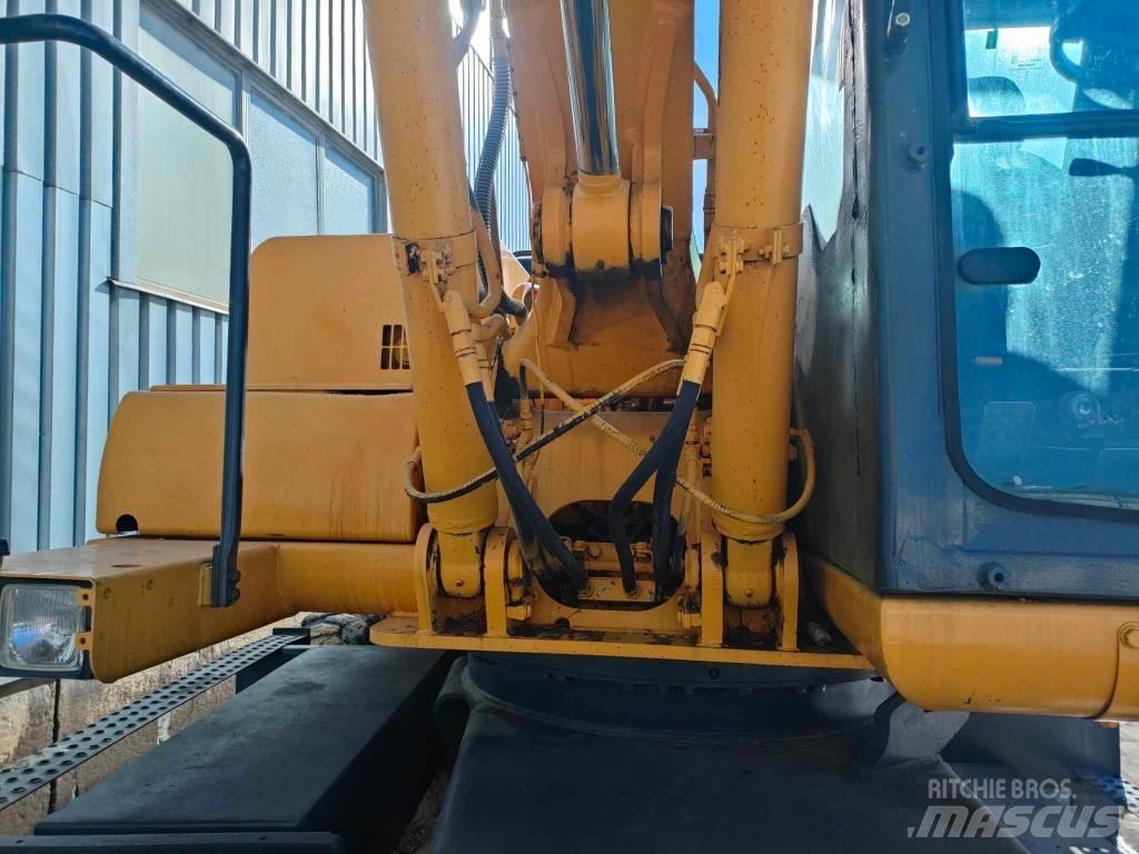 Komatsu PW 130ES-6K  휠 굴삭기