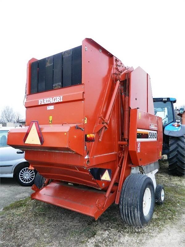 New Holland 5880 원형 곤포기