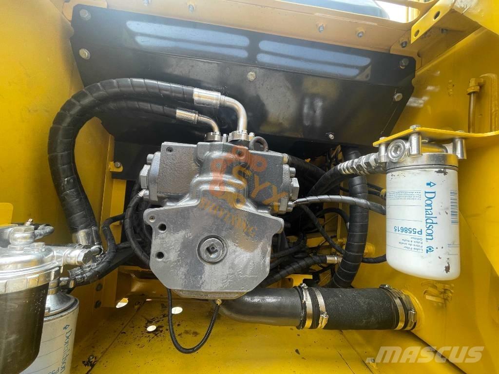 Komatsu PC 220-7 대형 굴삭기 29톤 이상