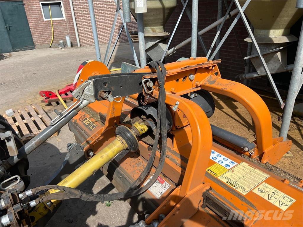 Berti Dual 280 거친면 다듬기 위한 잔디깎기