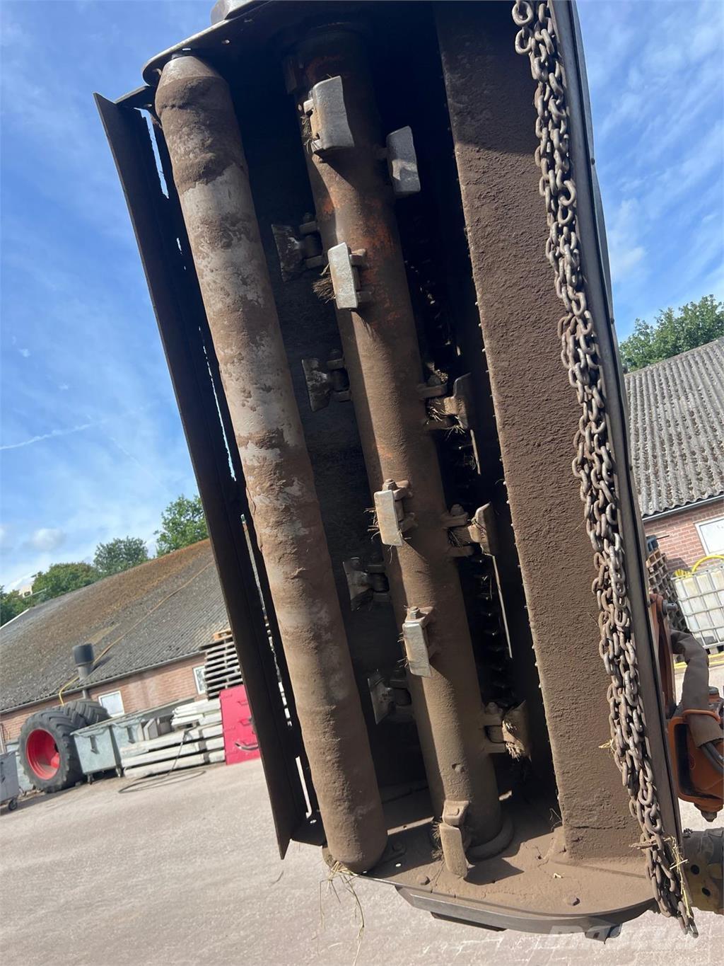 Berti TAPS 200 거친면 다듬기 위한 잔디깎기