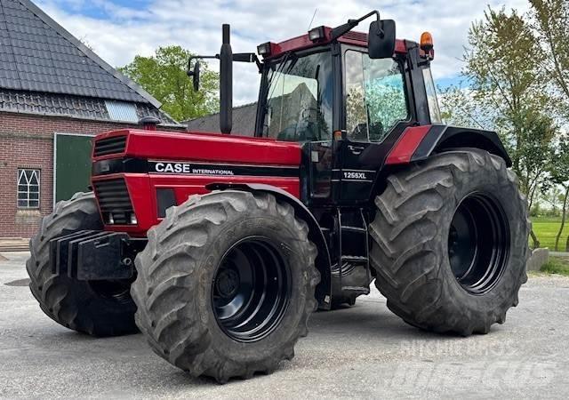 Case IH 1255 XL 트랙터