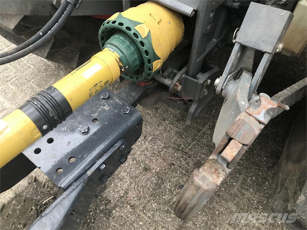 Fendt 411 Com2 트랙터