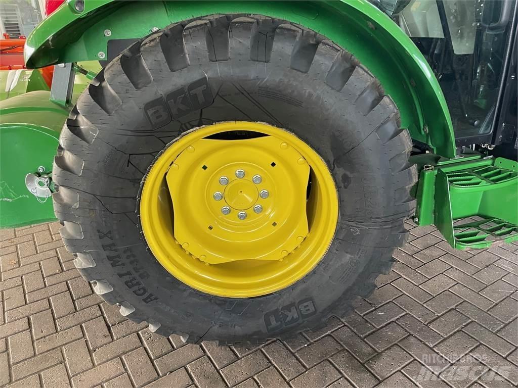 John Deere 5058 트랙터