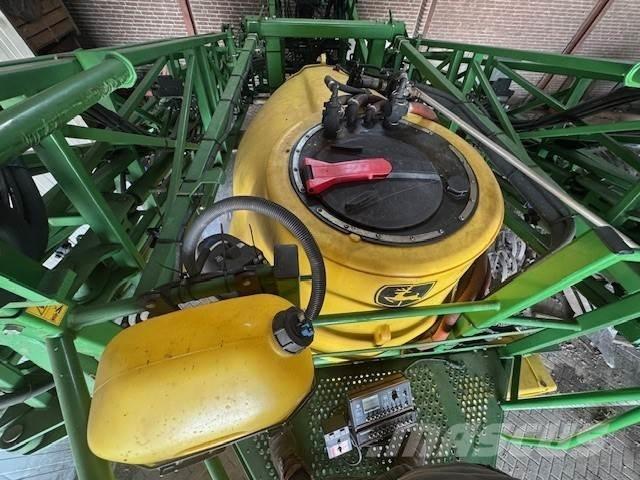 John Deere 832 자주 동력 분무기