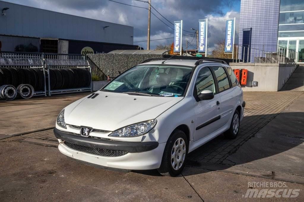 Peugeot 206 SW 자동차