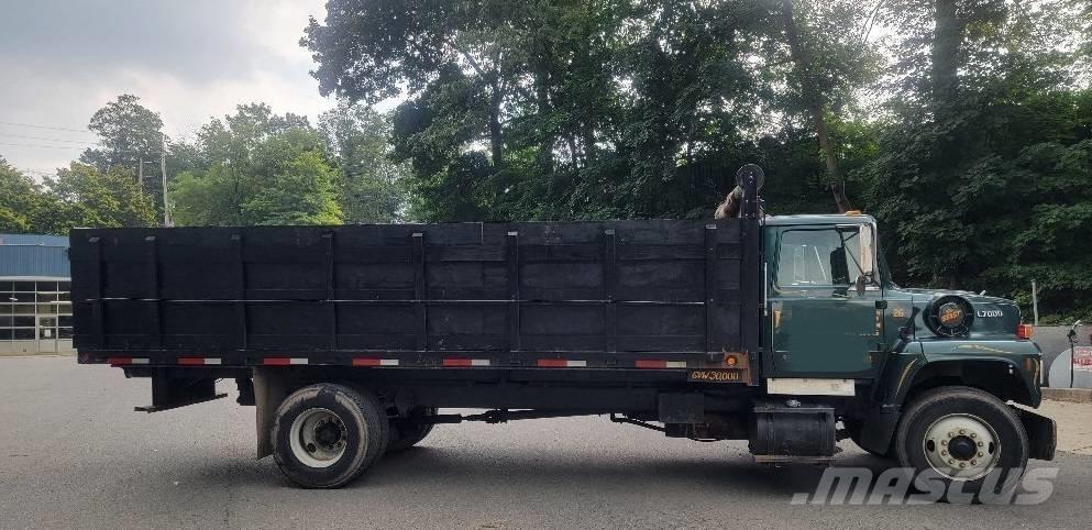 Ford L 7000 덤프 트럭
