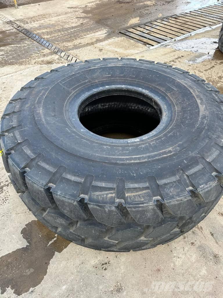 Bridgestone 26.5R25 타이어, 휠 및 림