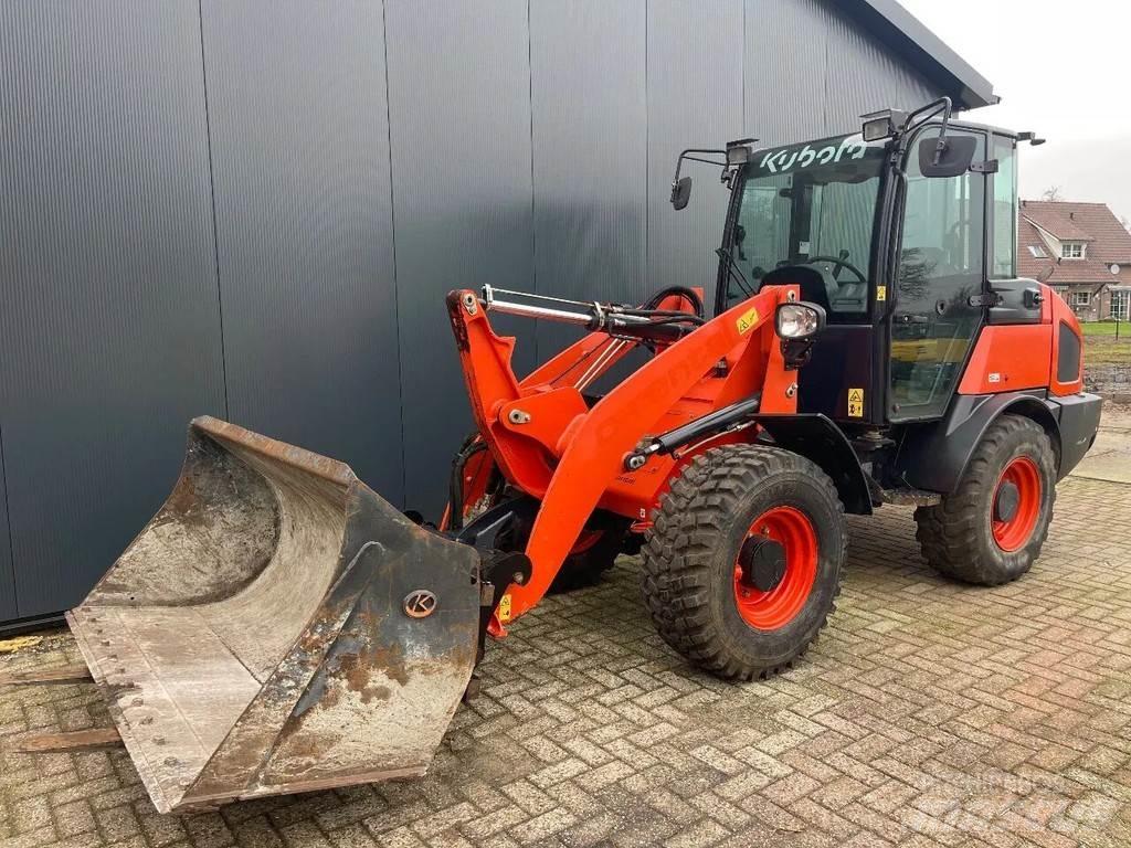 Kubota R065  휠로우더