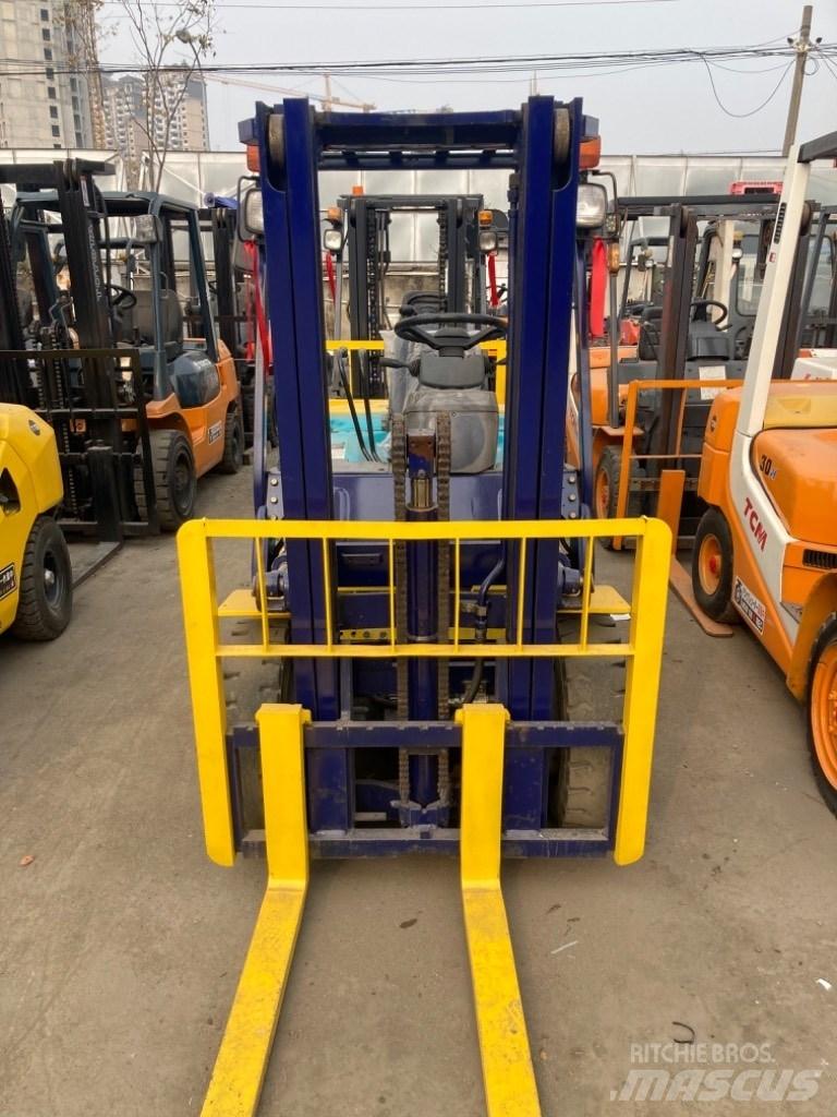 Komatsu FD25 디젤 지게차