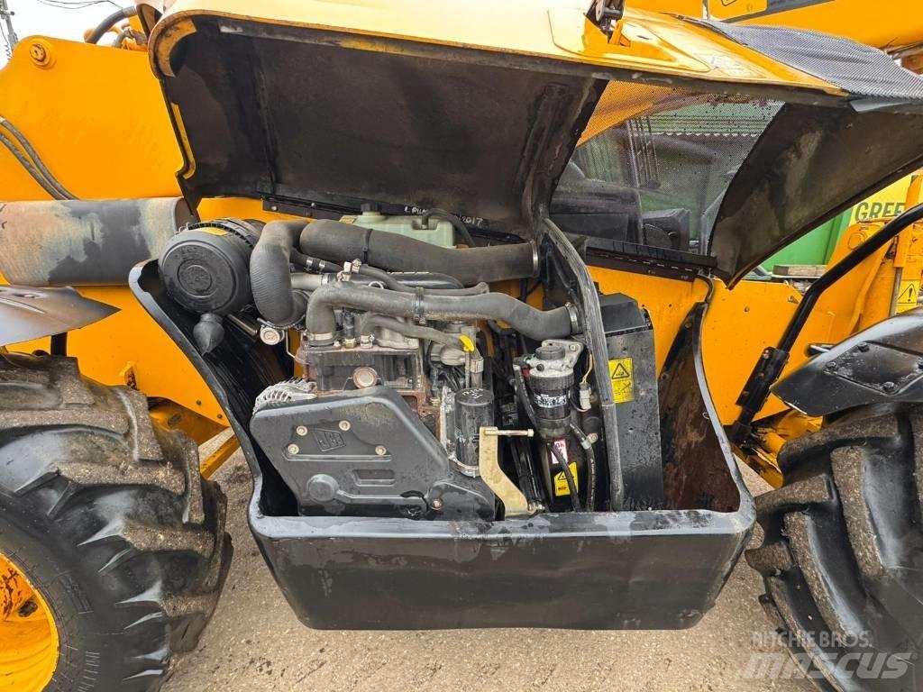 JCB 535-125 텔러 핸들러