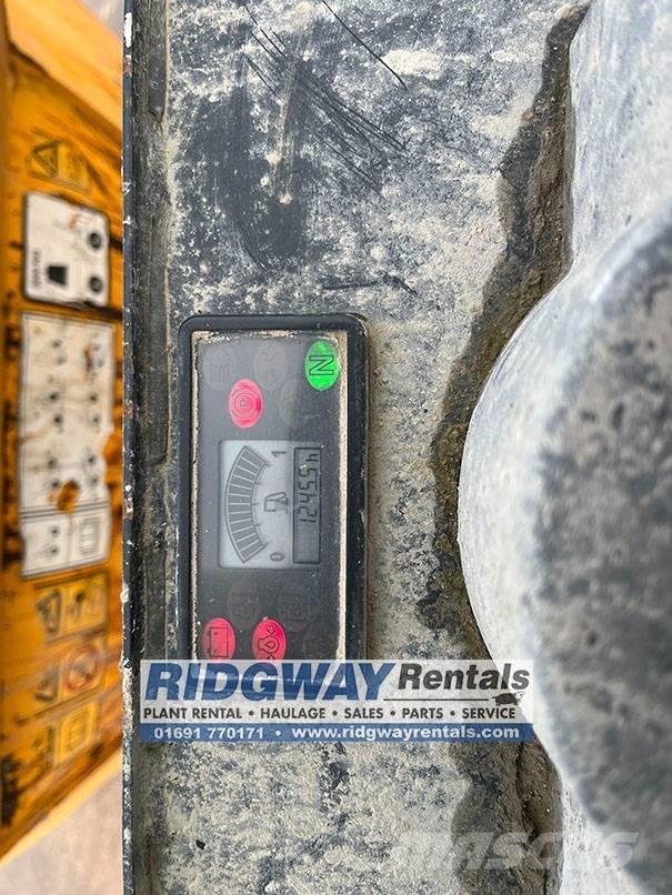 JCB 3STH 건설현장 덤프트럭