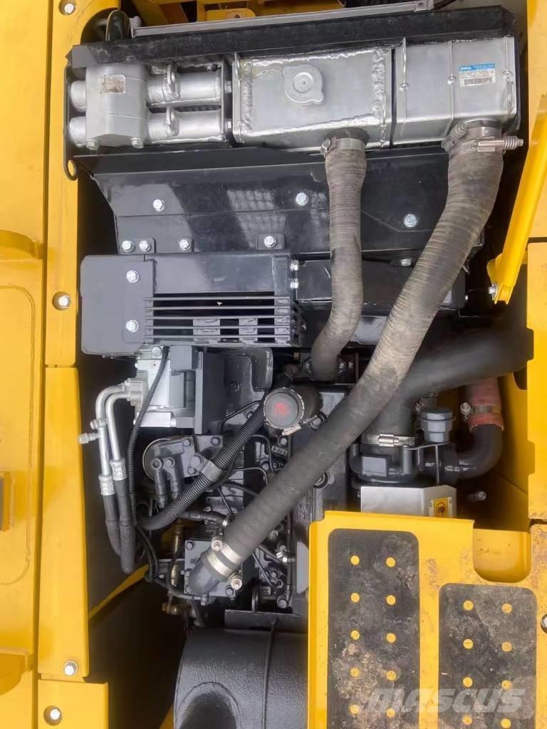 Komatsu PC 130 대형 굴삭기 29톤 이상
